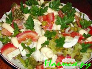 Салат с брокколи и фетой