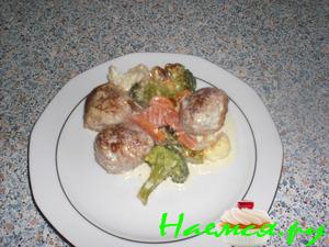 Запечённые фрикадельки в соусе, с овощами Запечённые фрикадельки в соусе, с овощами