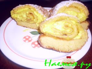 Бисквитный рулет со сметанным кремом