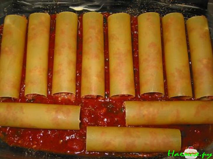 Каннеллони под томатным соусом Каннеллони под томатным соусом