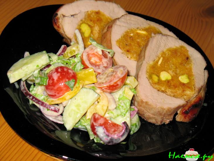 Фаршированная запеченная свиная вырезка