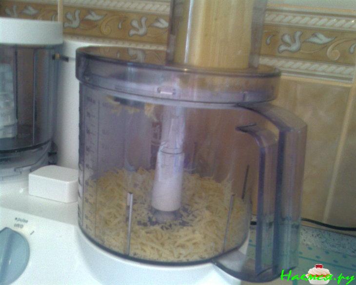 Мясо с ананасами и сыром