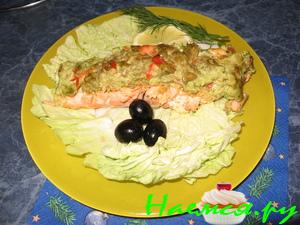 Стейк сёмги под шубой из авокадо