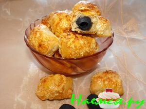 Оливки в слоеном тесте