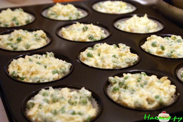 Мини-запеканки с зелёным горошком и сыром
