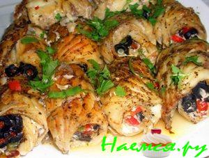 Рыбные рулетики с начинкой из паприки и маслин