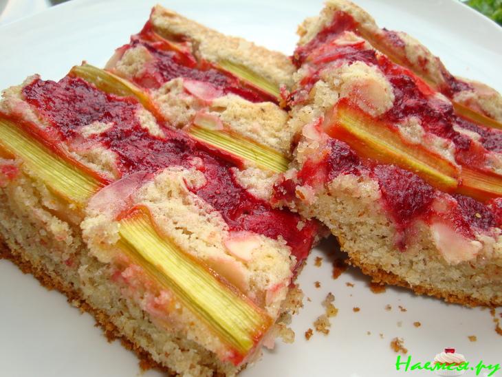 Пирог с ревенем и клубничкой Пирог с ревенем и клубничкой