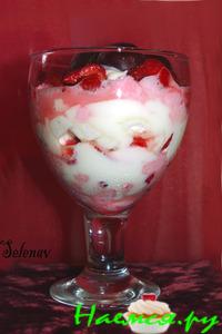 Клубнично-зефирный десерт Клубнично-зефирный десерт