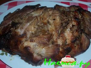 Свиная лопатка в меду