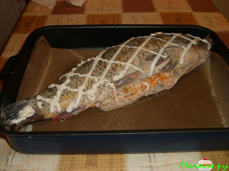 Карп фаршированный овощами