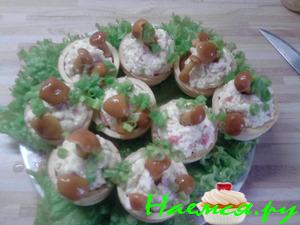 "Грибная полянка" с крабовыми палочками