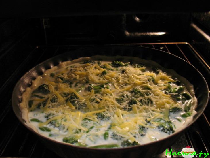 Киш с куриными потрошками, зеленой фасолью и брокколи Киш с куриными потрошками, зеленой фасолью и брокколи