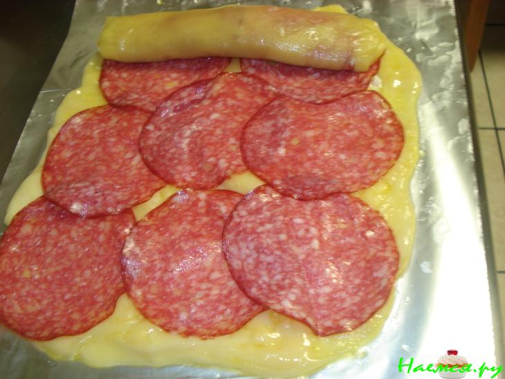 Сырный рулет с салями Сырный рулет с салями