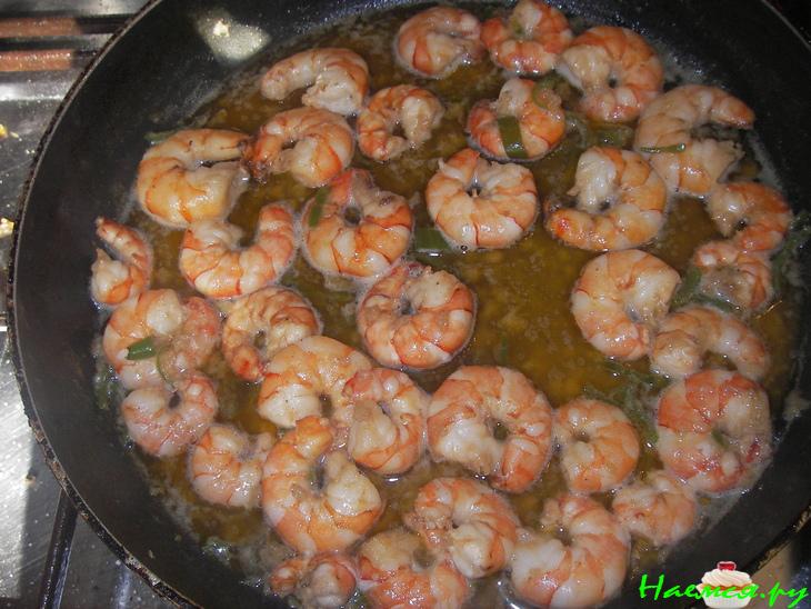 Острые креветки с соусом