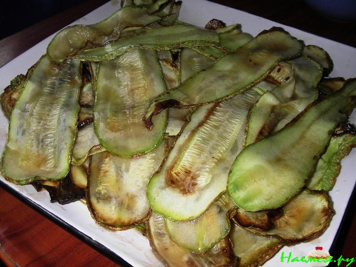 Тилапия запеченная с кабачками и соусом из айвы Тилапия запеченная с кабачками и соусом из айвы