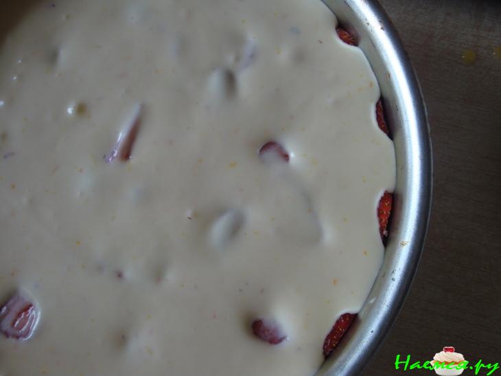 Торт с клубникой и белым шоколадом. Нежный