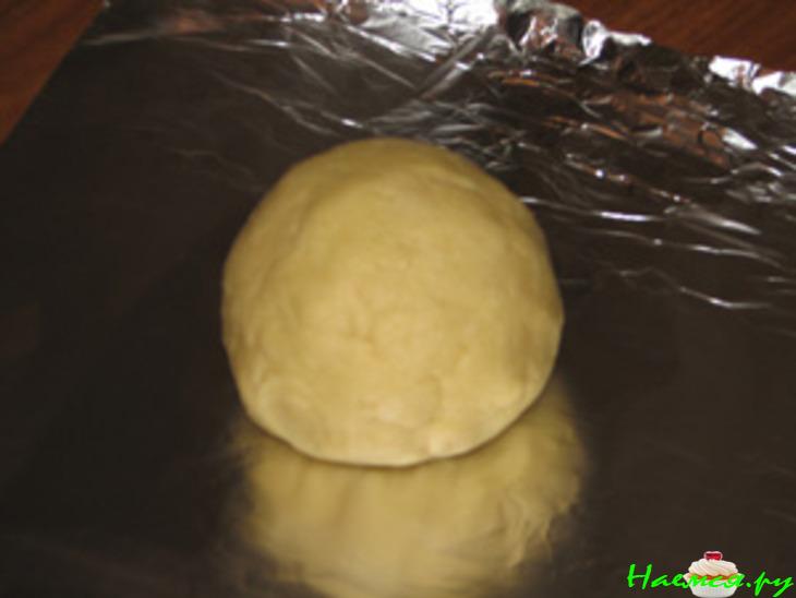 Песочный пирог с яблоками и чёрной смородиной