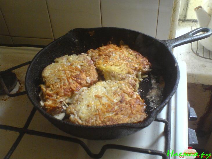 Свиная отбивная с картофельной корочке