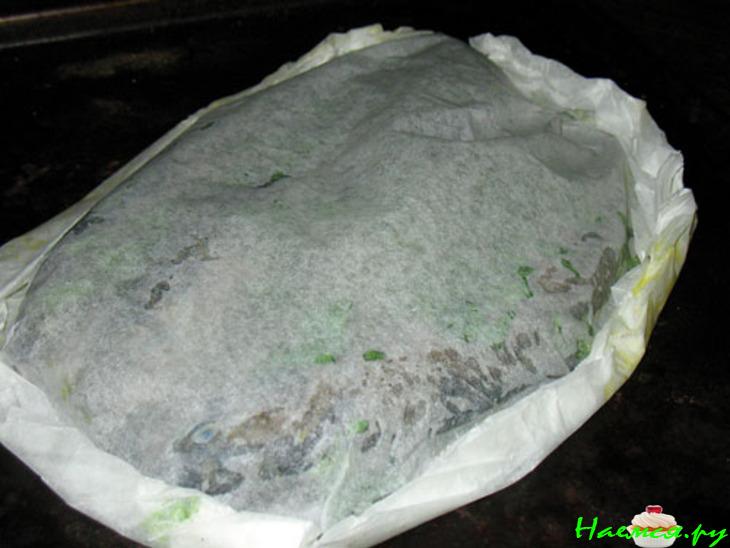 Запечённая форель с маринованными овощами