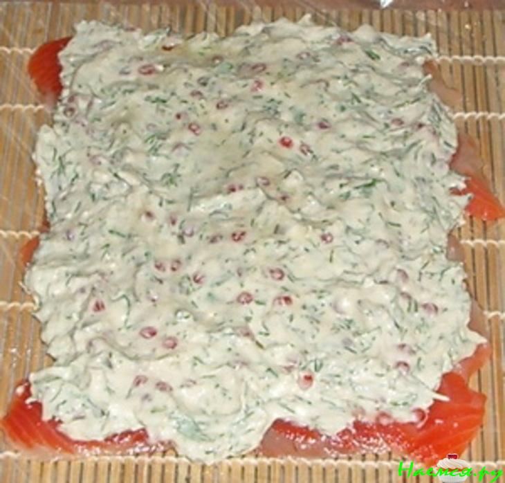 Закусочный рулет из красной рыбы