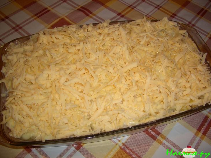 Запеканка с рыбой, картошкой и свежей капустой