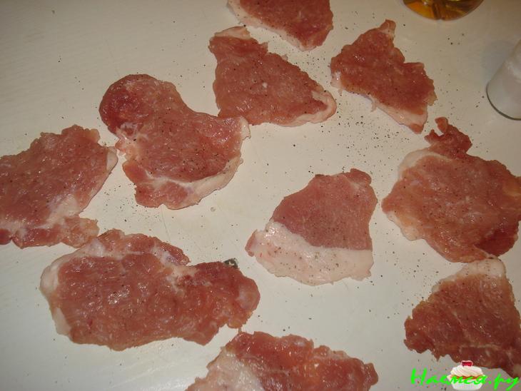 Свиная вырезка в сметанно-грибном соусе