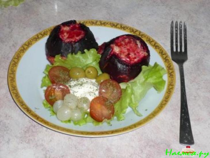 Свекольные бочонки с куриным фаршем