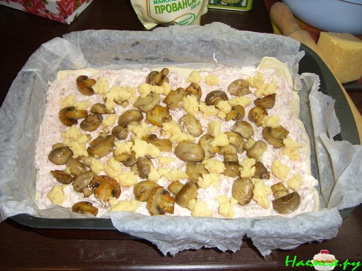 Пирог грибной с ветчиной и сыром