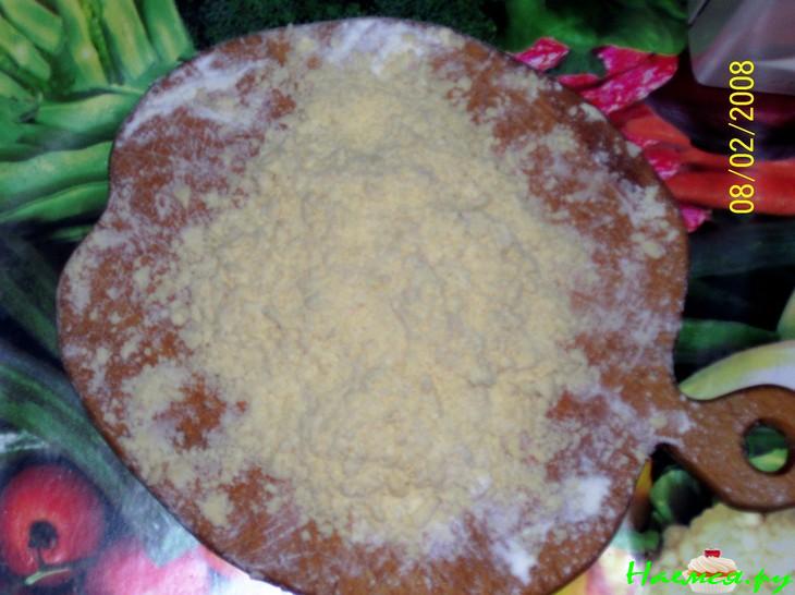 Сметанный пирог с черной смородиной