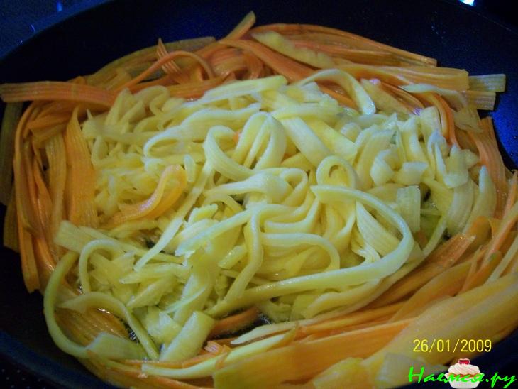 Спагетти-волна с овощами