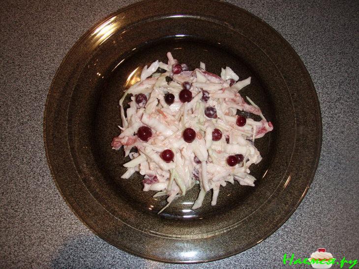 Салат витаминный "Брусничка" Салат витаминный "Брусничка"