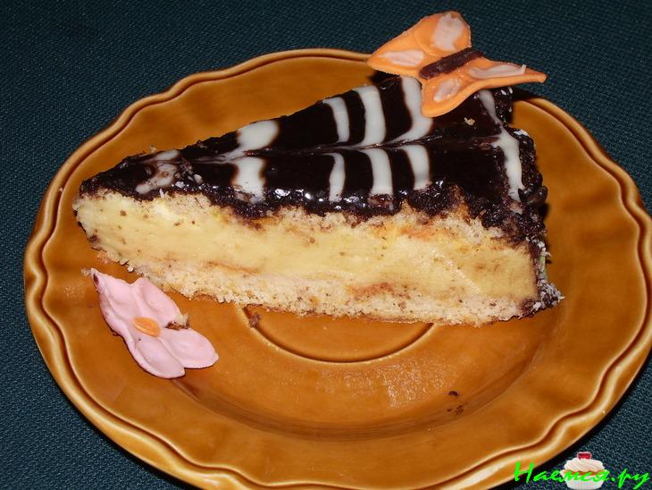 Торт бисквитный с суфле в шоколадной глазури Торт бисквитный с суфле в шоколадной глазури