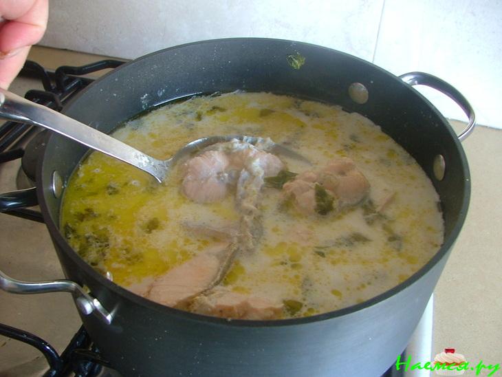 Суп "Дары Нептуна" с клецками в горшочке