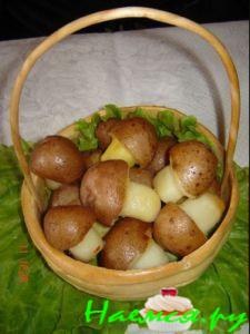 Грибы в лукошке