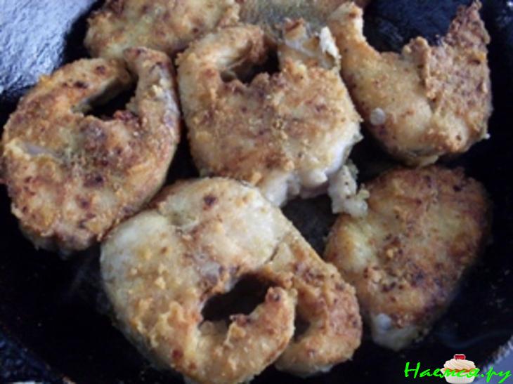 Судак под грибной шубой, с сырной сеточкой