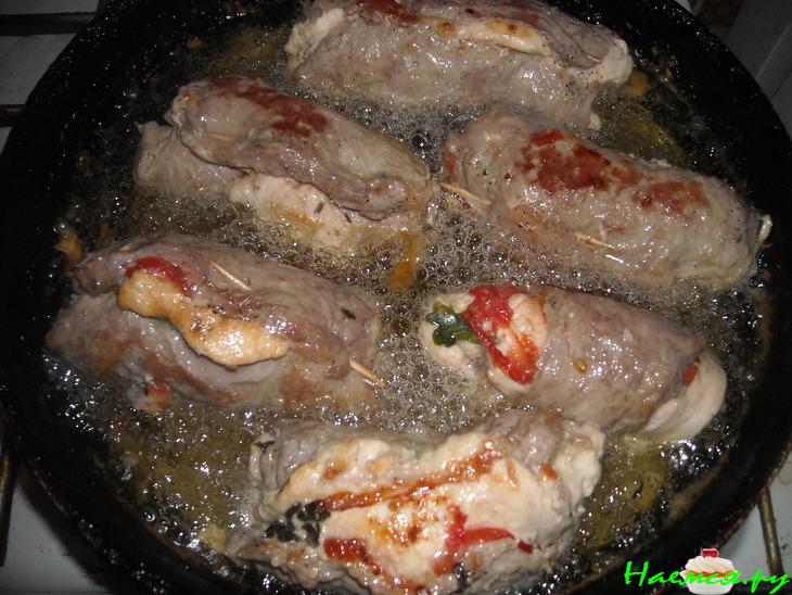 Рулетики мясные со шпинатом и грибами