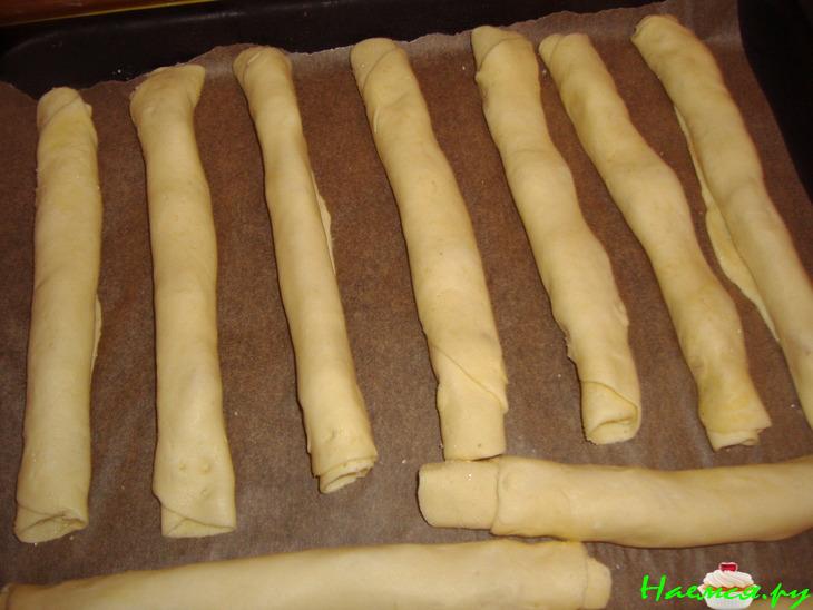 Тортик из творожной слойки с мармеладками