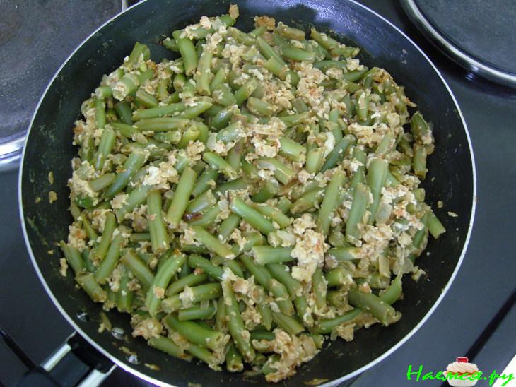 Стручковая фасоль с яйцом
