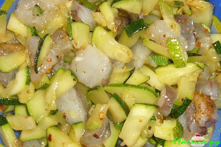 Фаршированный кальмар с овощами из пароварки 