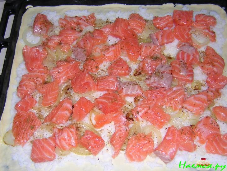 Слоеный пирог с семгой