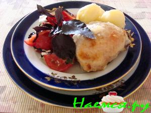 Курица, запеченная с картофелем под сметанно-луковым соусом Курица, запеченная с картофелем под сметанно-луковым соусом