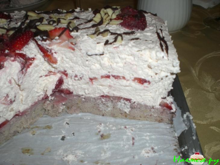 Очень клубнично-творожный торт 