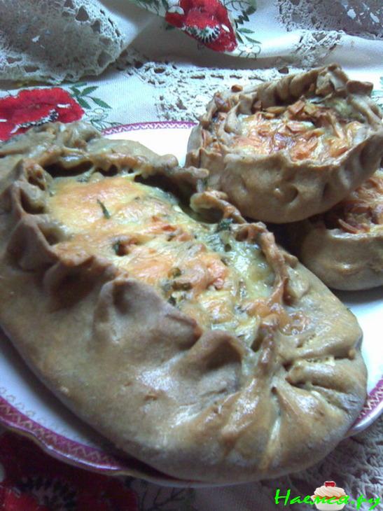 Пирог из ржаной муки с рыбой, грибным соусом, сыром и уймой потраченного времени! Пирог из ржаной муки с рыбой, грибным соусом, сыром и уймой потраченного времени!