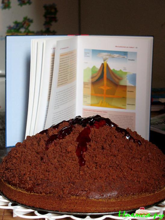 Шоколадно-малиновый торт "Вулкан"