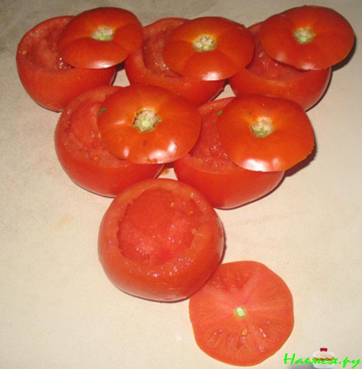Печёные помидоры с курицей и яйцом
