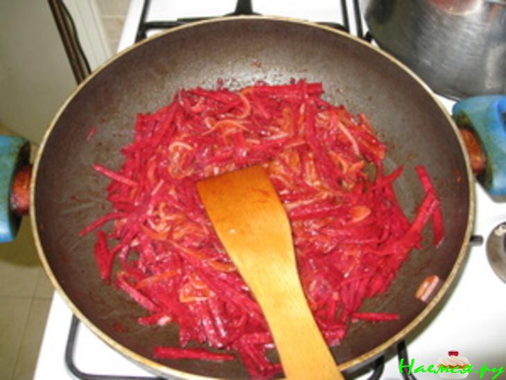 Борщ с фасолью и свекольной ботвой Борщ с фасолью и свекольной ботвой