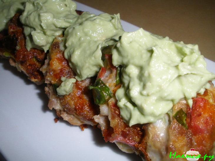 Мини-бургеры с кремом из авокадо