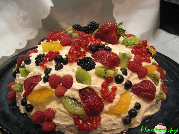 Торт бисквитный 'Фруктовая горка' Торт бисквитный 'Фруктовая горка'