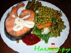 Форель с овощным гарниром