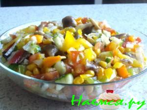 Салат овощной с грибами